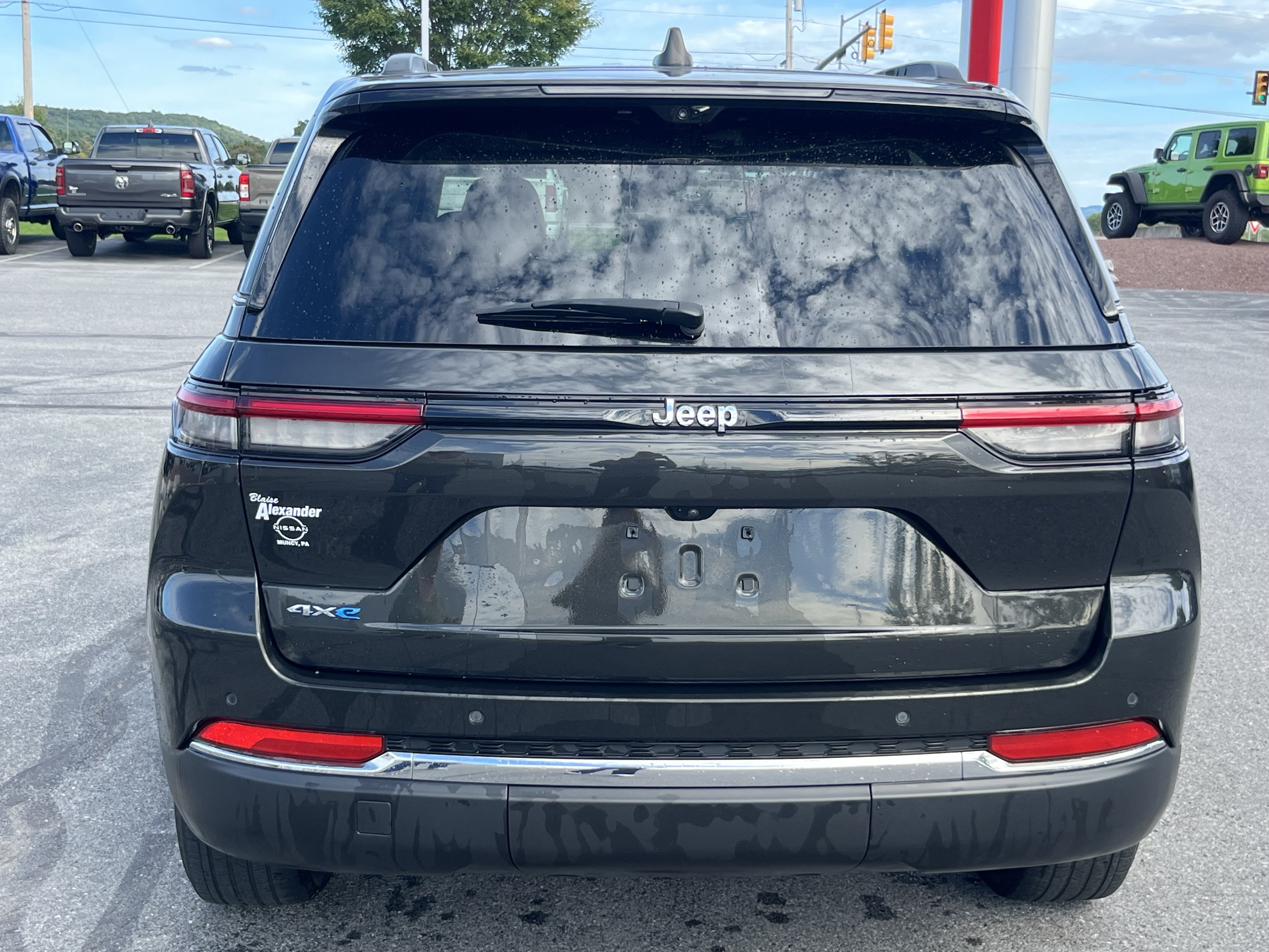 Used 2023 Jeep Grand Cherokee 4WD 4xe w/ Luxury Tech Group II image 6
