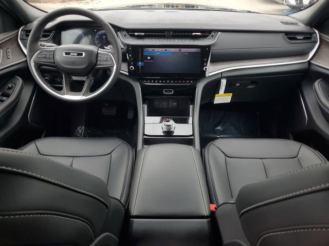 New 2026 Jeep Grand Cherokee Limited RWD image 17