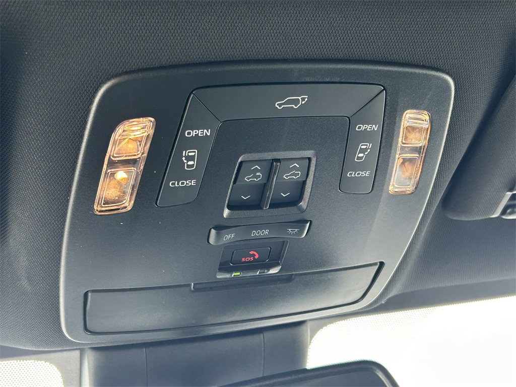 Used 2025 Toyota Sienna XSE image 21