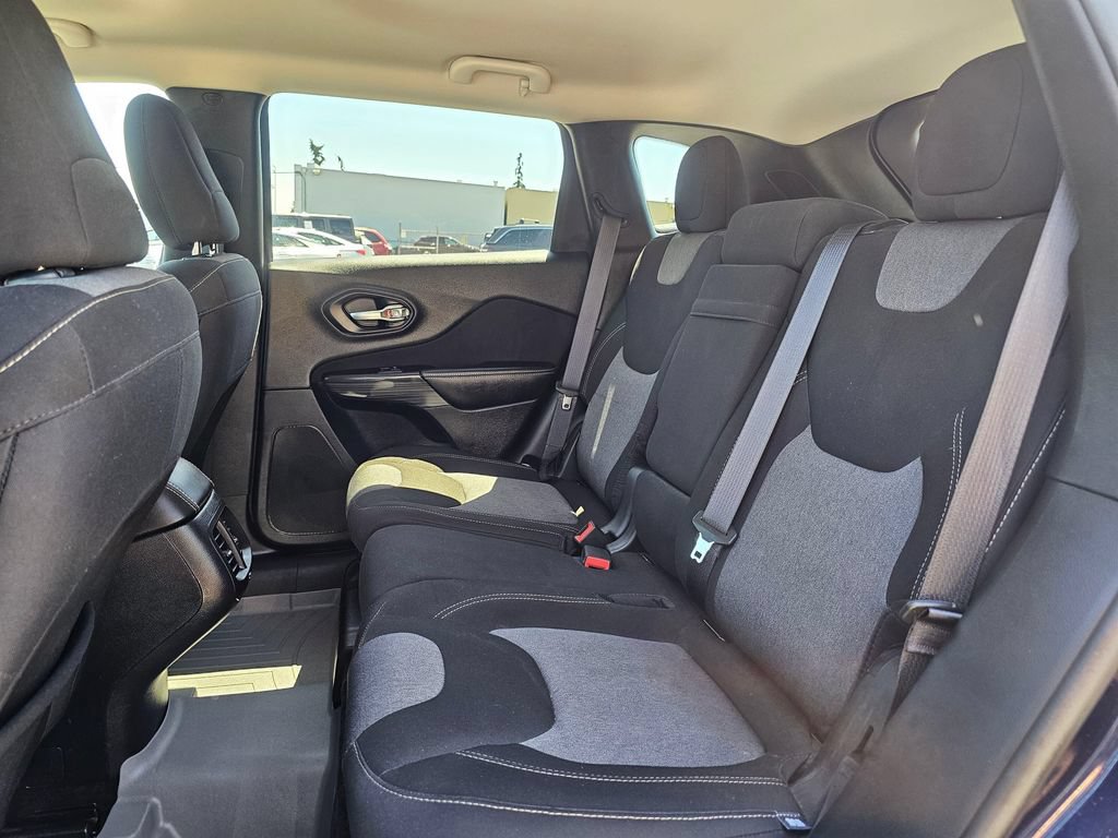 Used 2016 Jeep Cherokee Sport AWD/4WD image 17