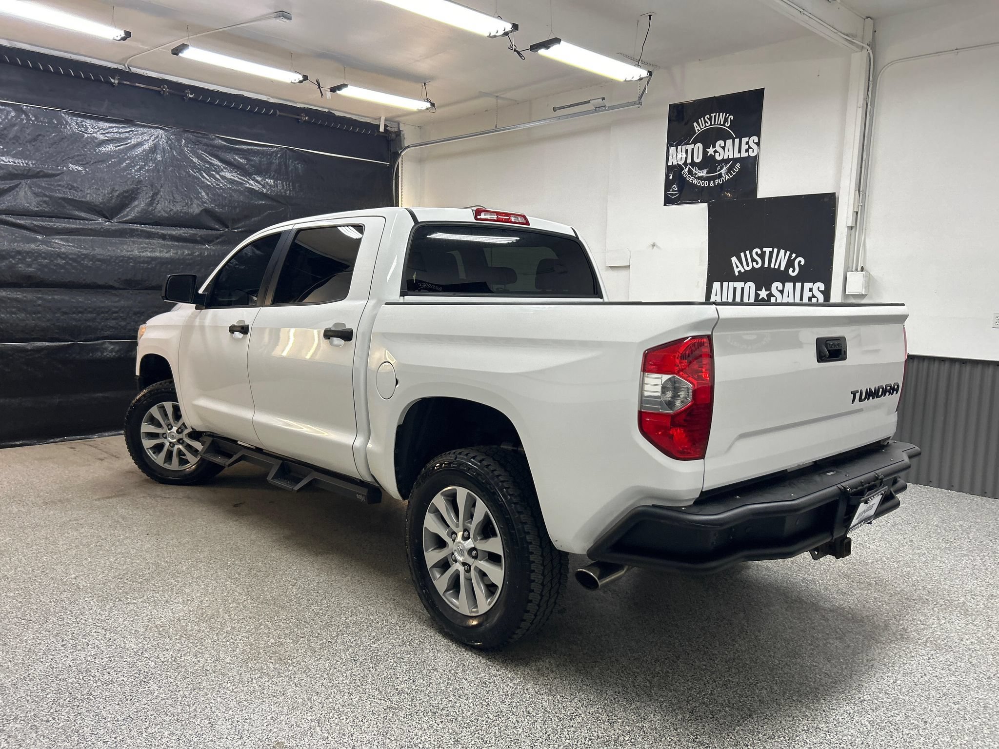 Used 2014 Toyota Tundra SR5 AWD/4WD image 4