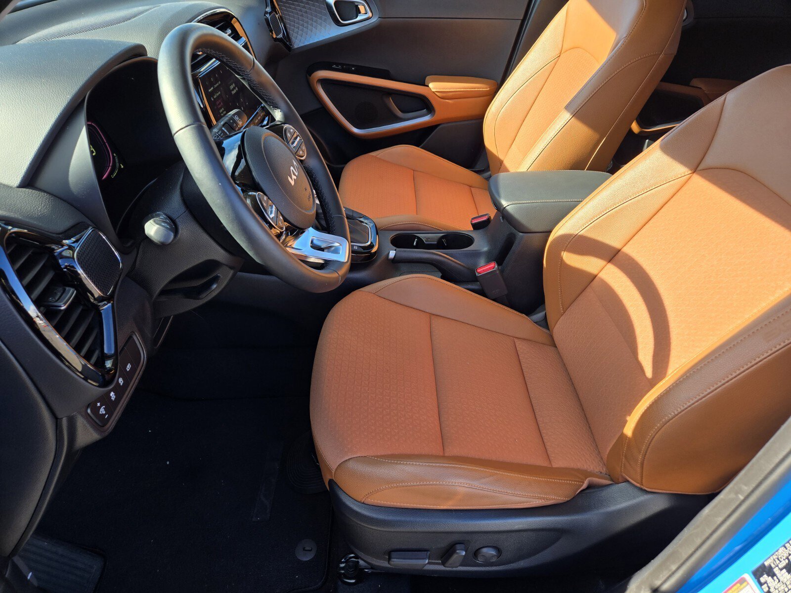 Certified 2025 Kia Soul EX image 11