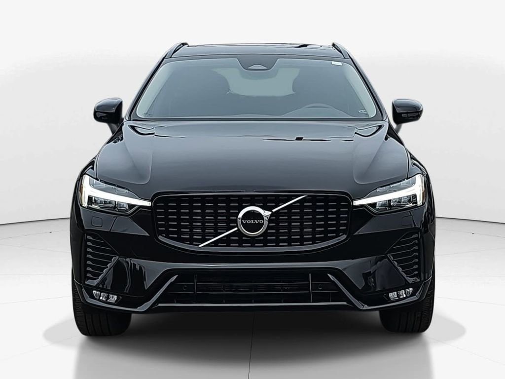 Used 2025 Volvo XC60 B5 Core image 11