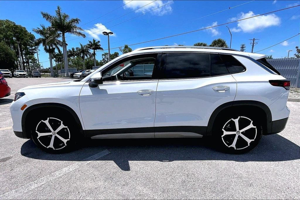 Certified 2026 Volkswagen Tiguan SE w/ Panoramic Sunroof Package FWD image 8
