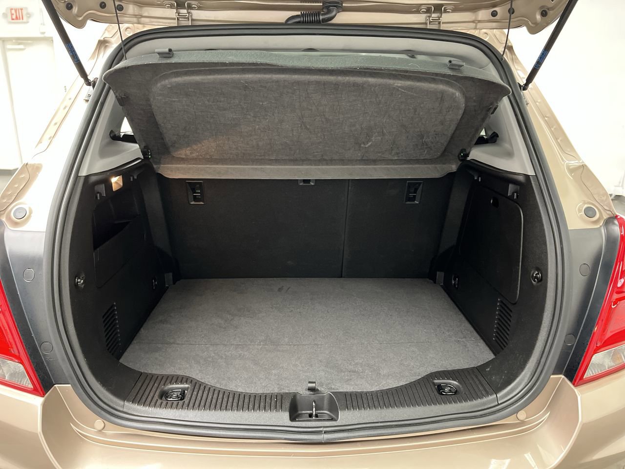 Used 2019 Chevrolet Trax LT w/ Sun & Sound Package AWD/4WD image 29