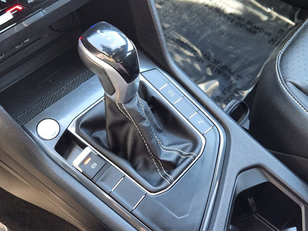 Used 2022 Volkswagen Tiguan SE R-Line image 16