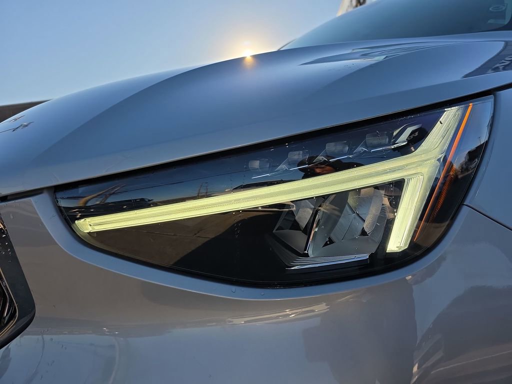 Certified 2023 Volvo XC40 B5 Plus w/ Driver Assist Package image 45