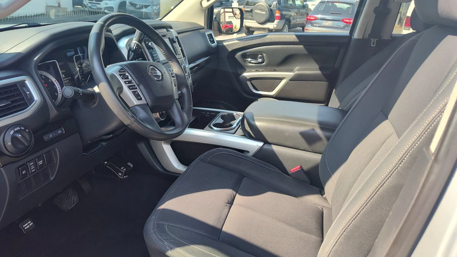 Used 2017 Nissan Titan SV AWD/4WD image 14