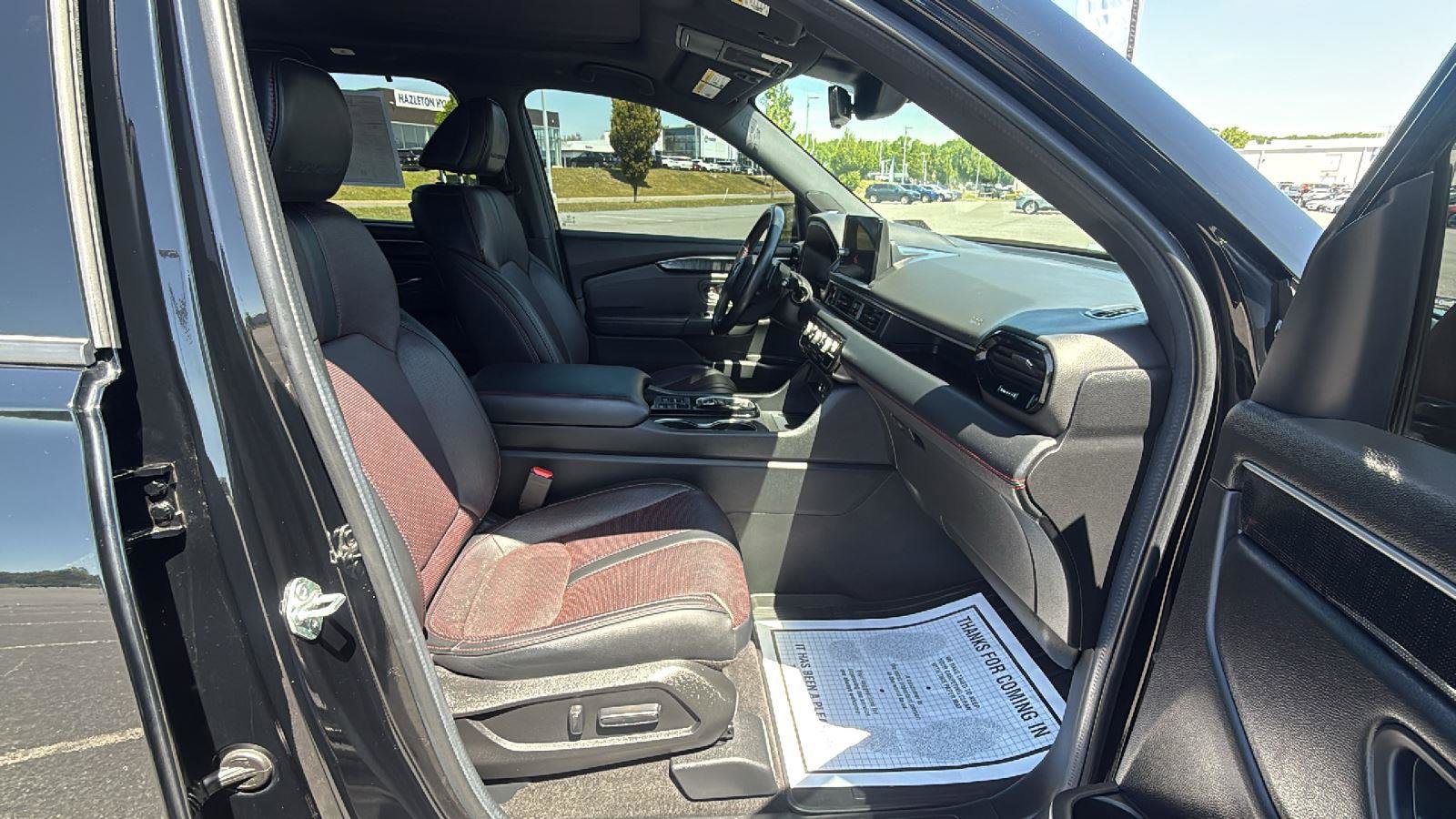 Certified 2025 Honda Pilot Black Edition image 17