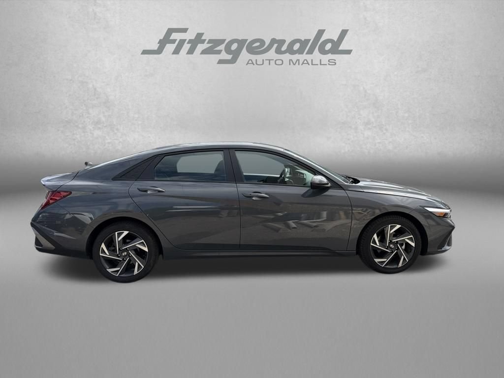 Used 2025 Hyundai Elantra SEL FWD image 5