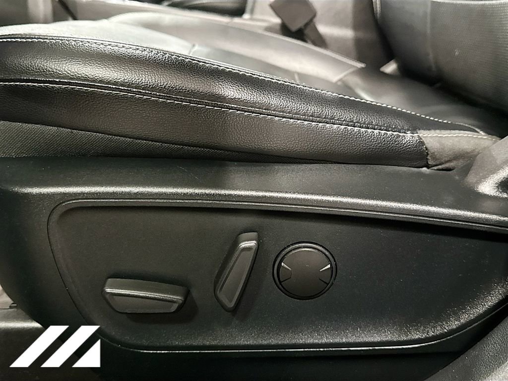 Used 2020 Ford Escape Titanium image 22