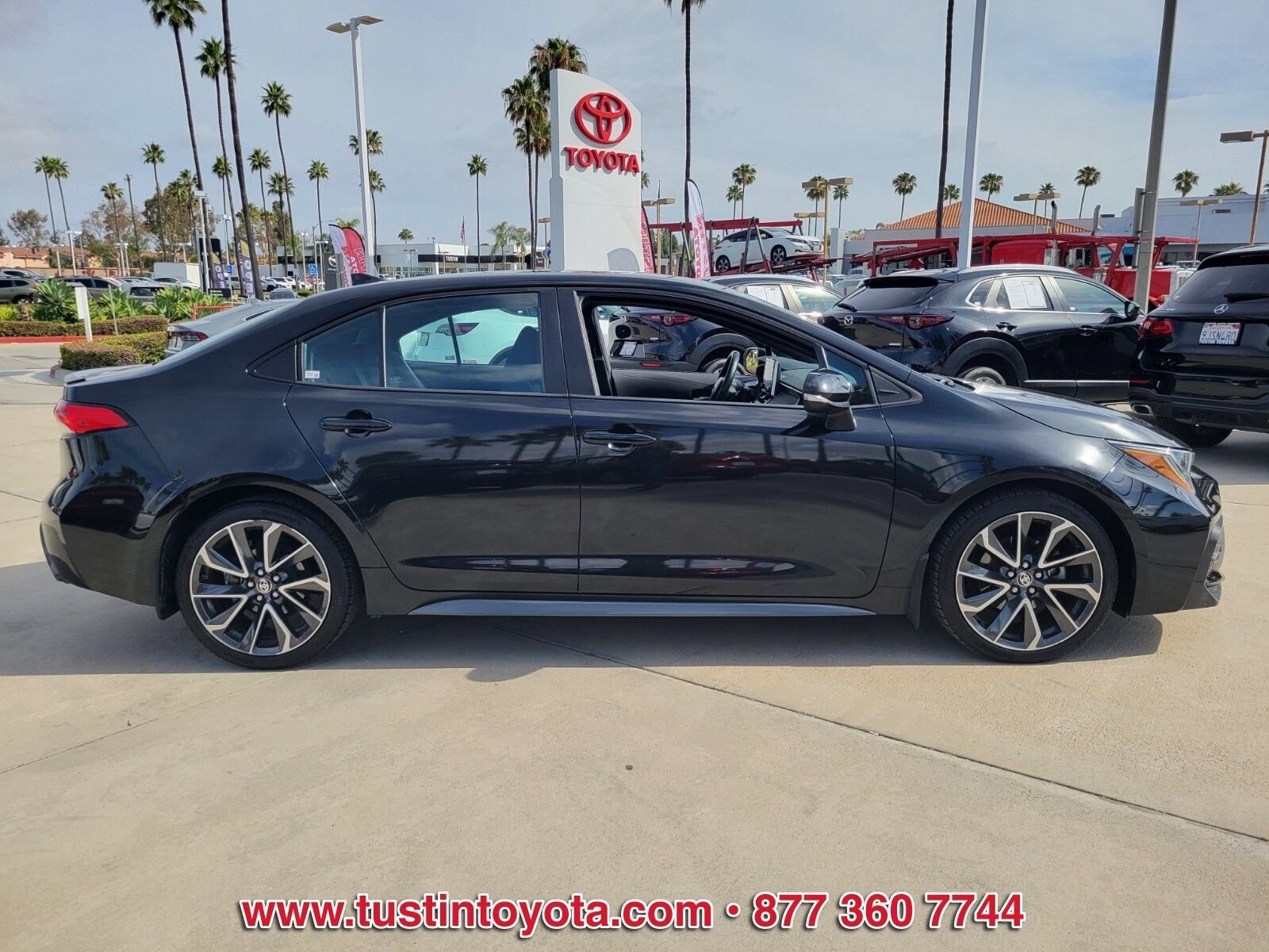 Used 2020 Toyota Corolla SE FWD image 3