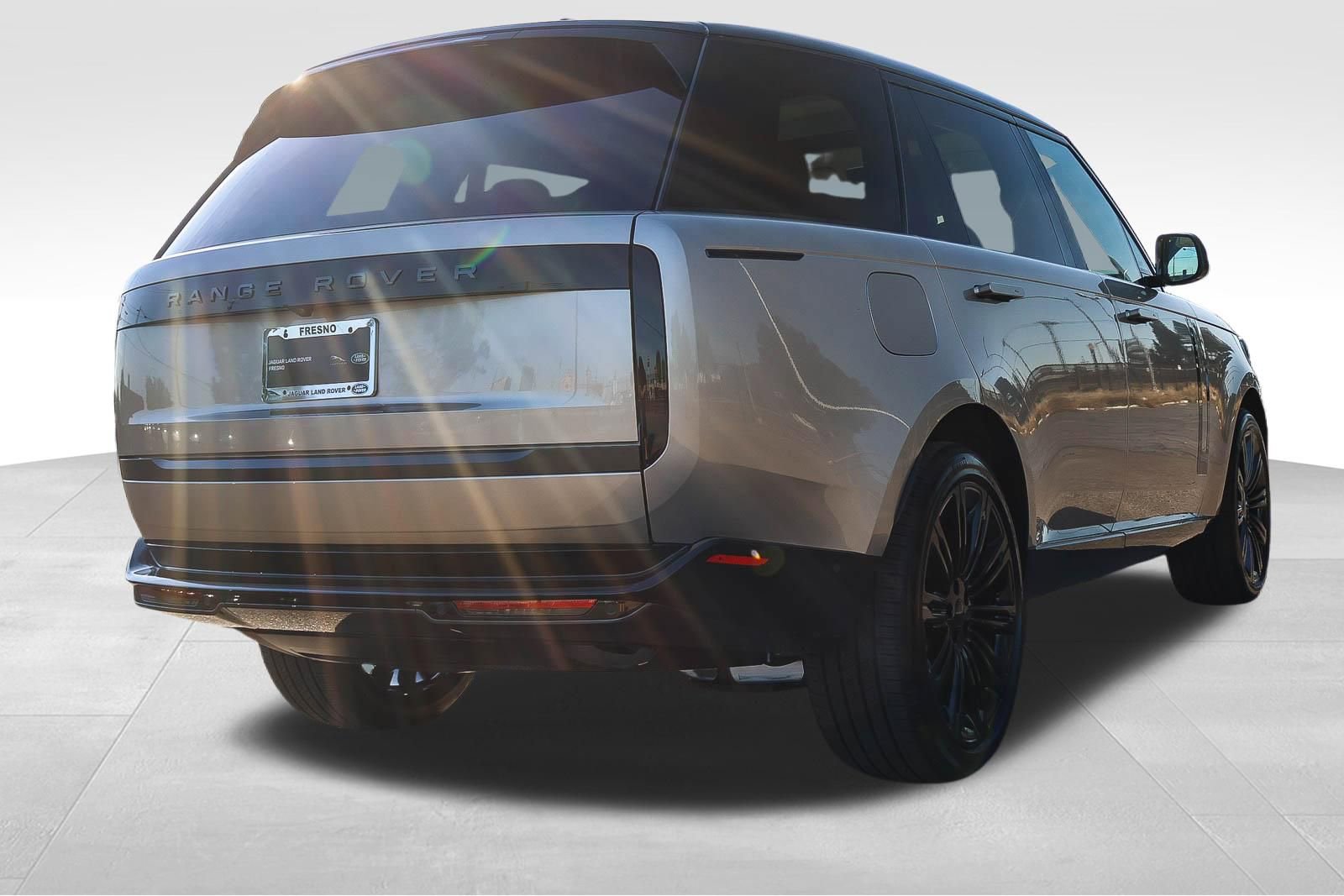 New 2026 Land Rover Range Rover Long Wheelbase SE image 5