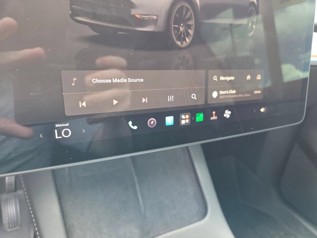Used 2022 Tesla Model Y Long Range AWD/4WD image 26