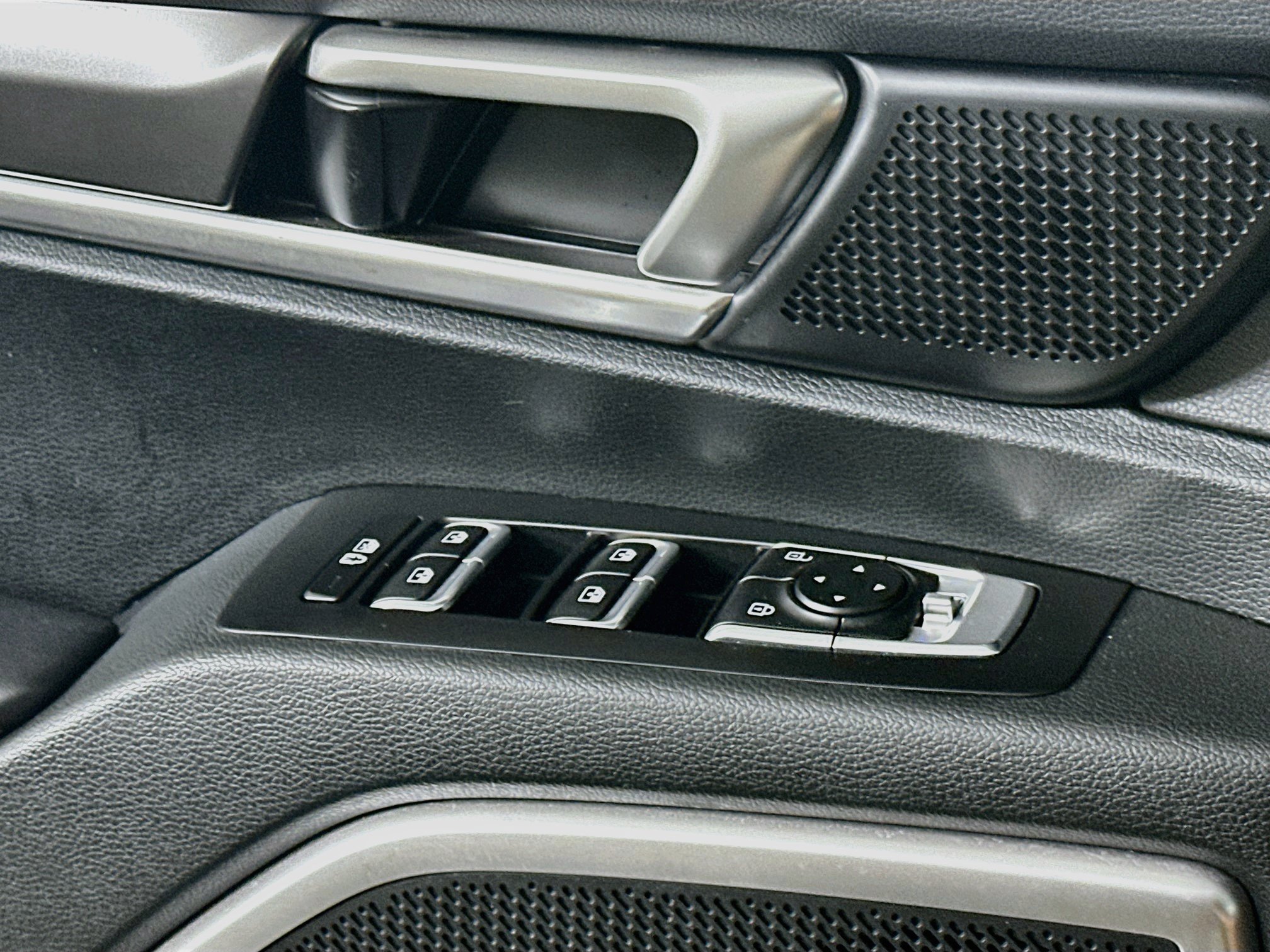 Used 2025 Kia Telluride S FWD image 15