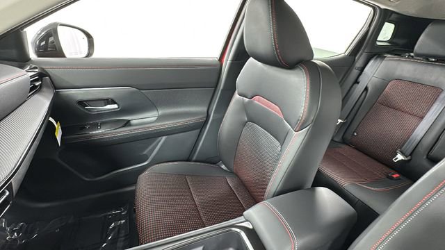 Used 2025 Nissan Kicks SR w/ Illumination Package image 13