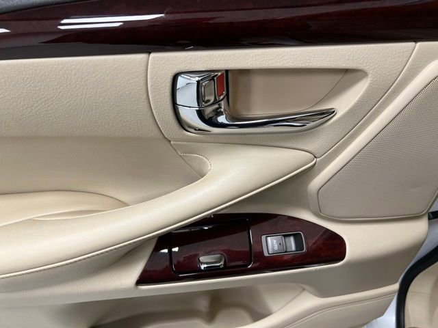 Used 2015 Lexus LX 570 4WD w/ Luxury Package image 43