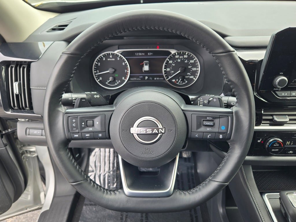 Used 2025 Nissan Pathfinder SV image 36