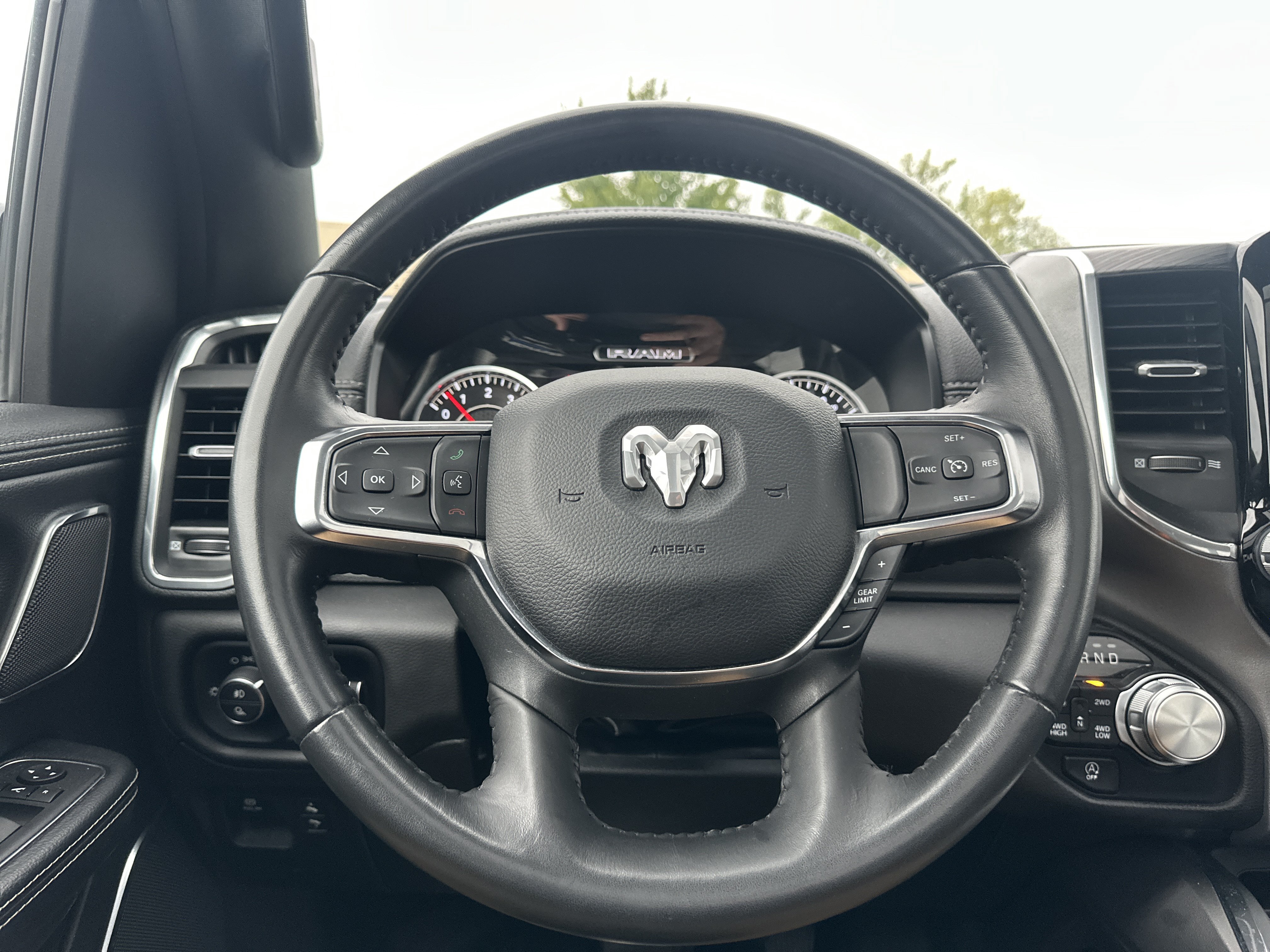 Used 2024 RAM 1500 Laramie AWD/4WD image 18