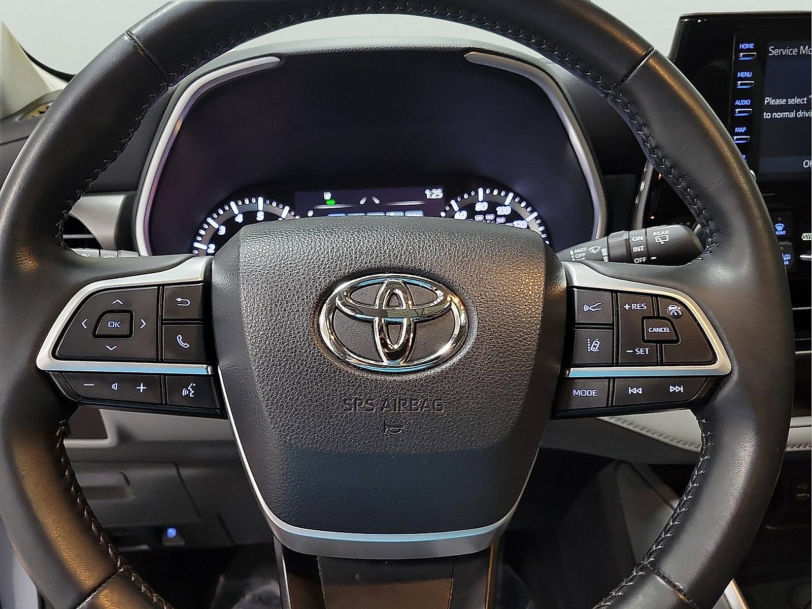 Used 2022 Toyota Highlander XLE image 18