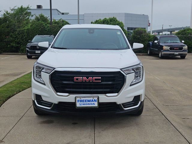 Used 2024 GMC Terrain SLE FWD image 2