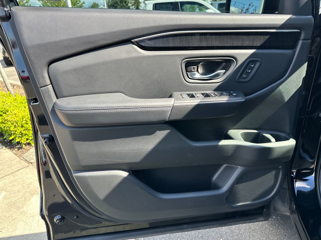 Used 2025 Honda Pilot Elite image 11