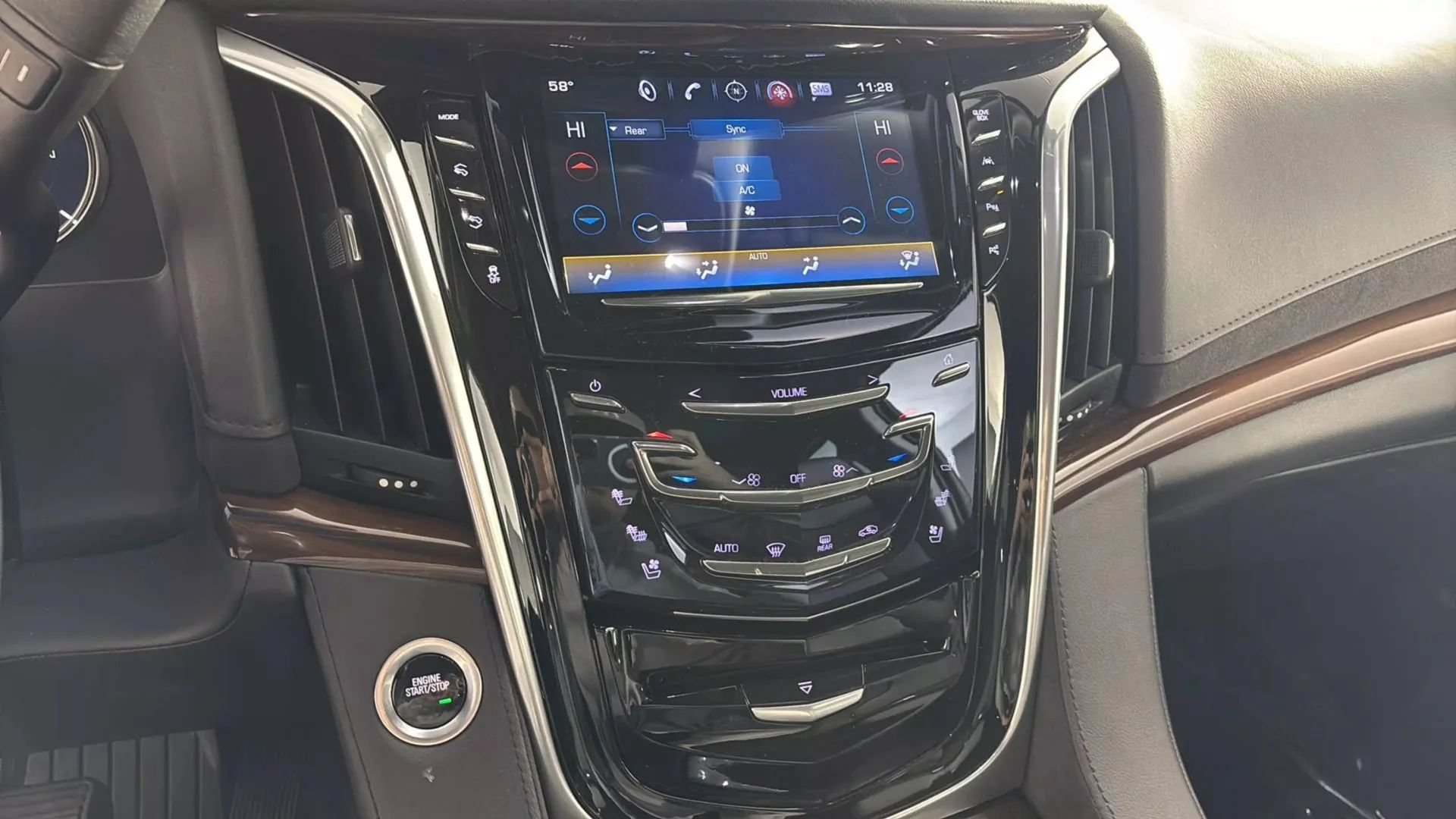 Used 2020 Cadillac Escalade Premium Luxury w/ LPO, Radiant Package AWD/4WD image 24