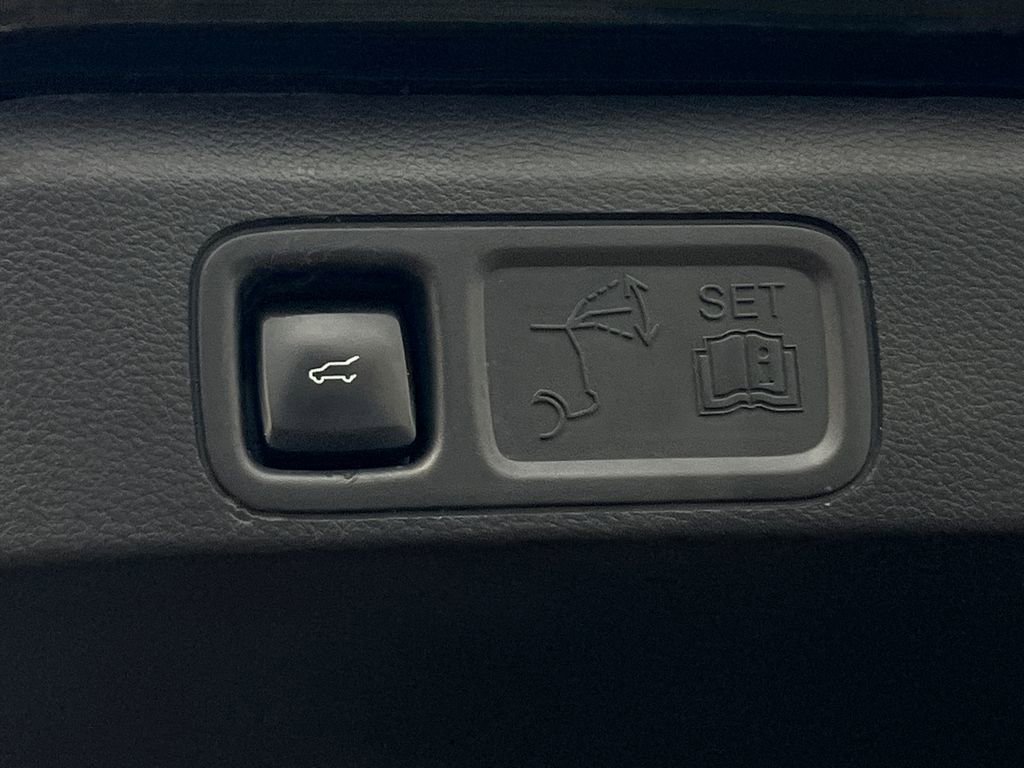 Used 2024 Ford Expedition Limited image 16