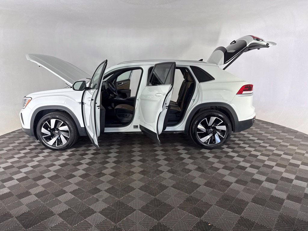 Used 2025 Volkswagen Atlas Cross Sport SE AWD/4WD image 10