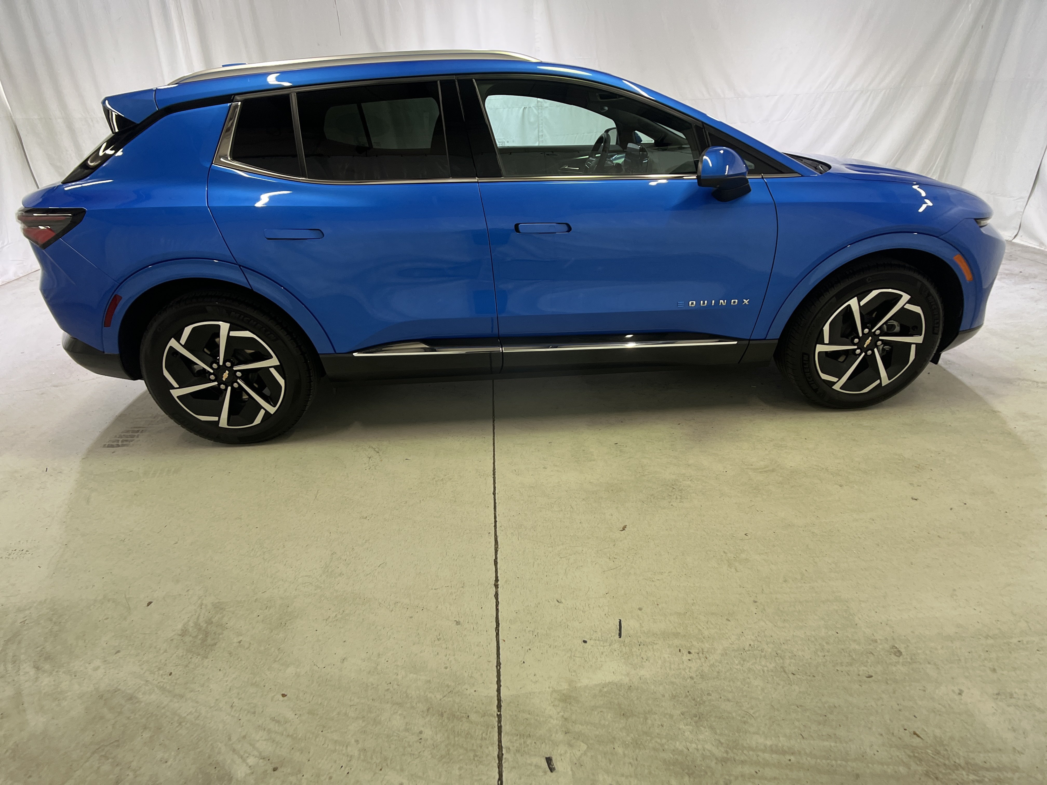 Certified 2024 Chevrolet Equinox EV LT FWD image 12