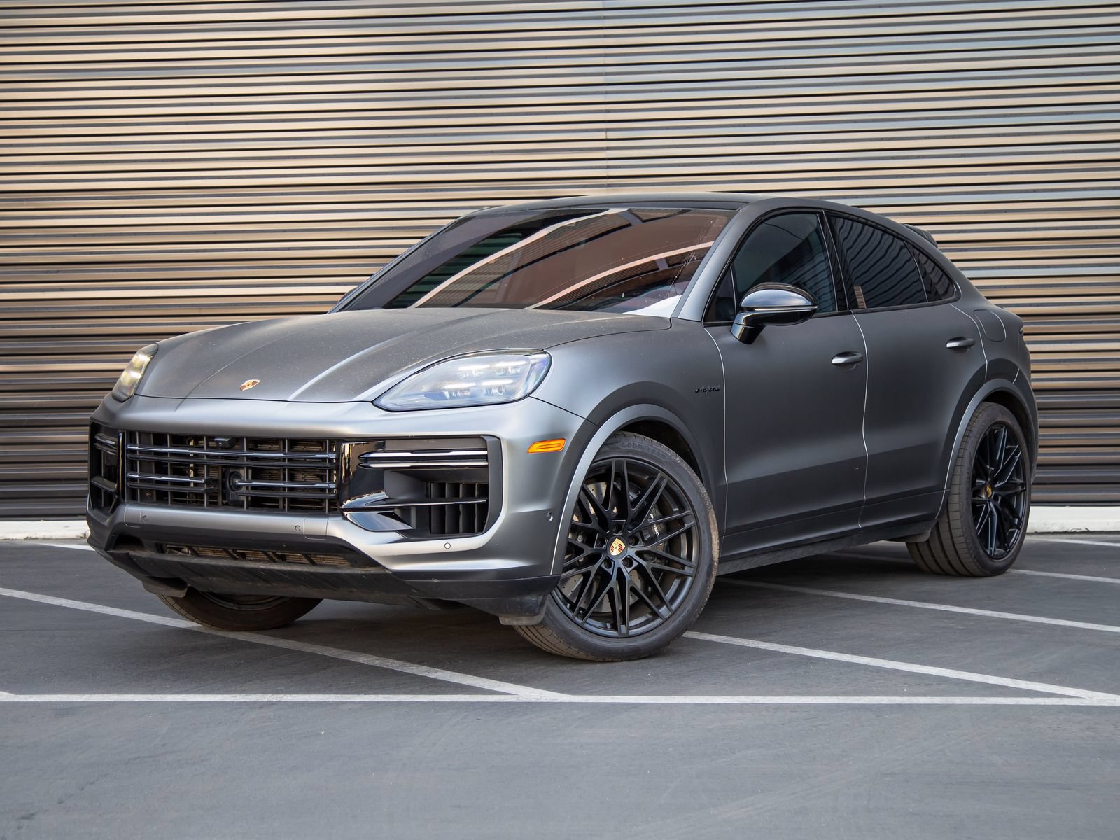 Certified 2024 Porsche Cayenne Turbo AWD/4WD image 1