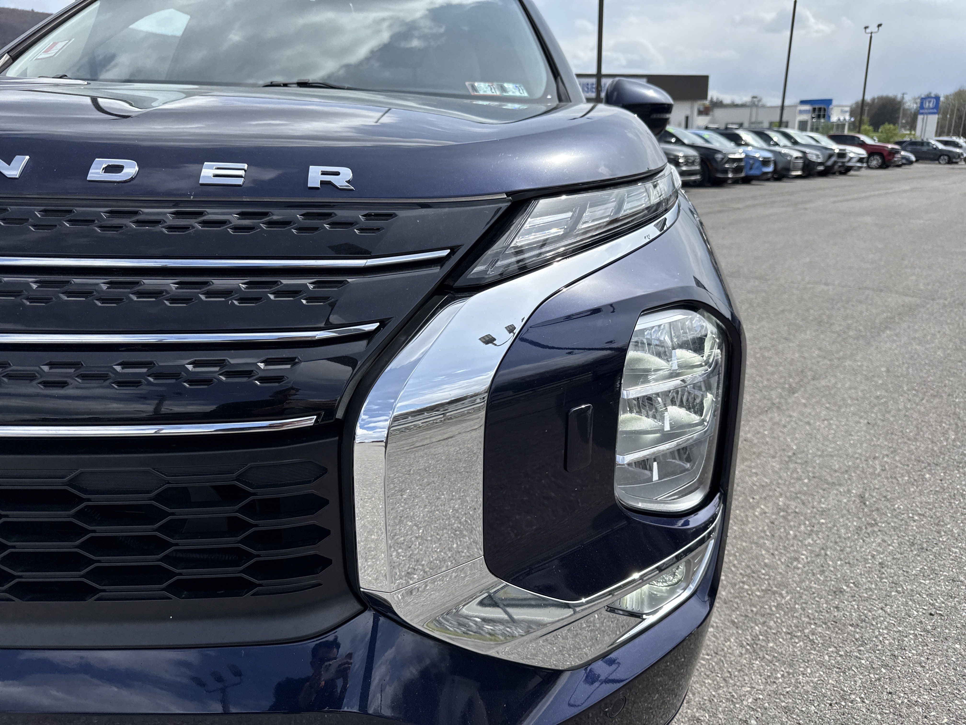 Used 2022 Mitsubishi Outlander SEL image 10