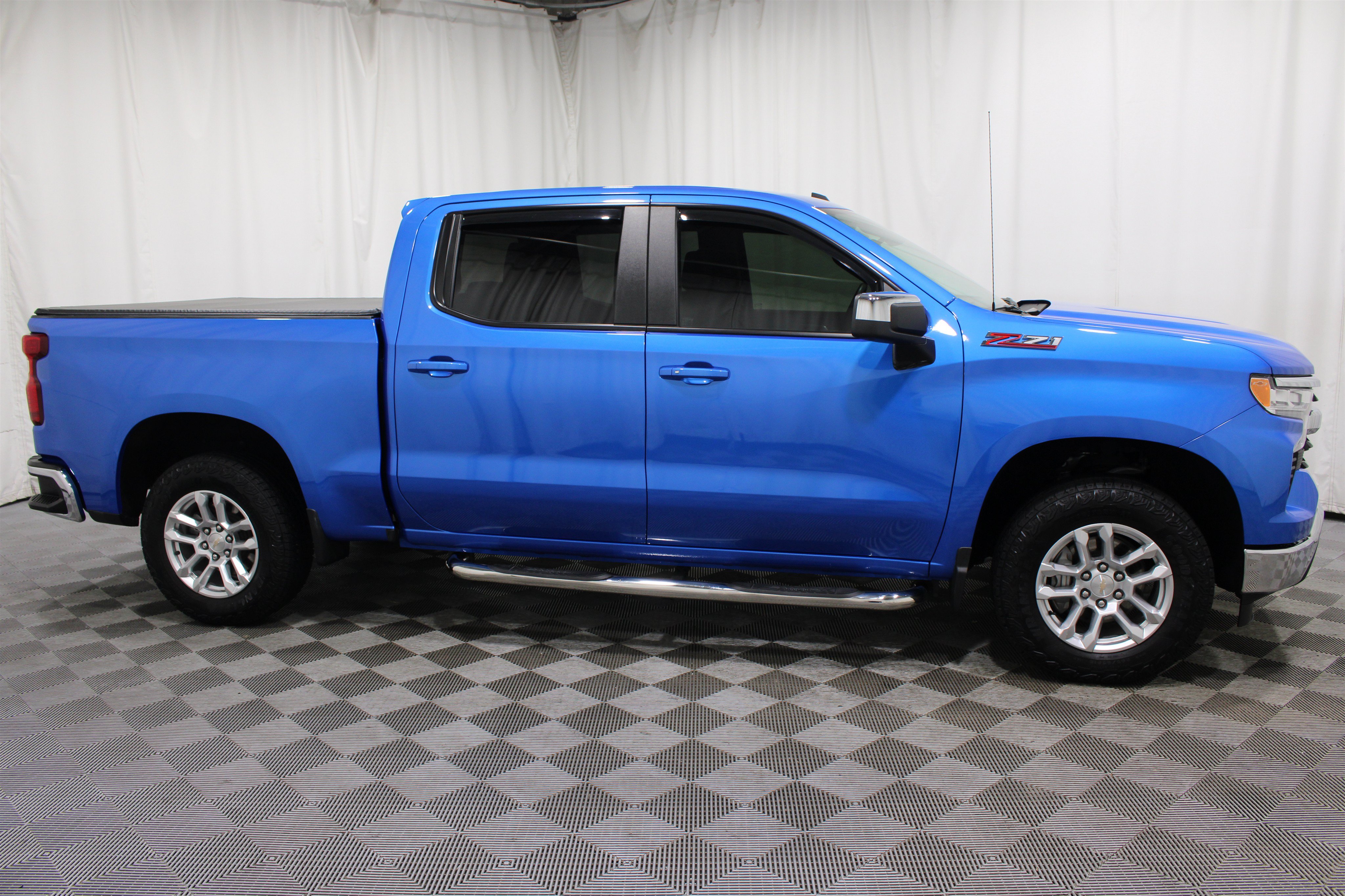 Used 2025 Chevrolet Silverado 1500 LT AWD/4WD image 30