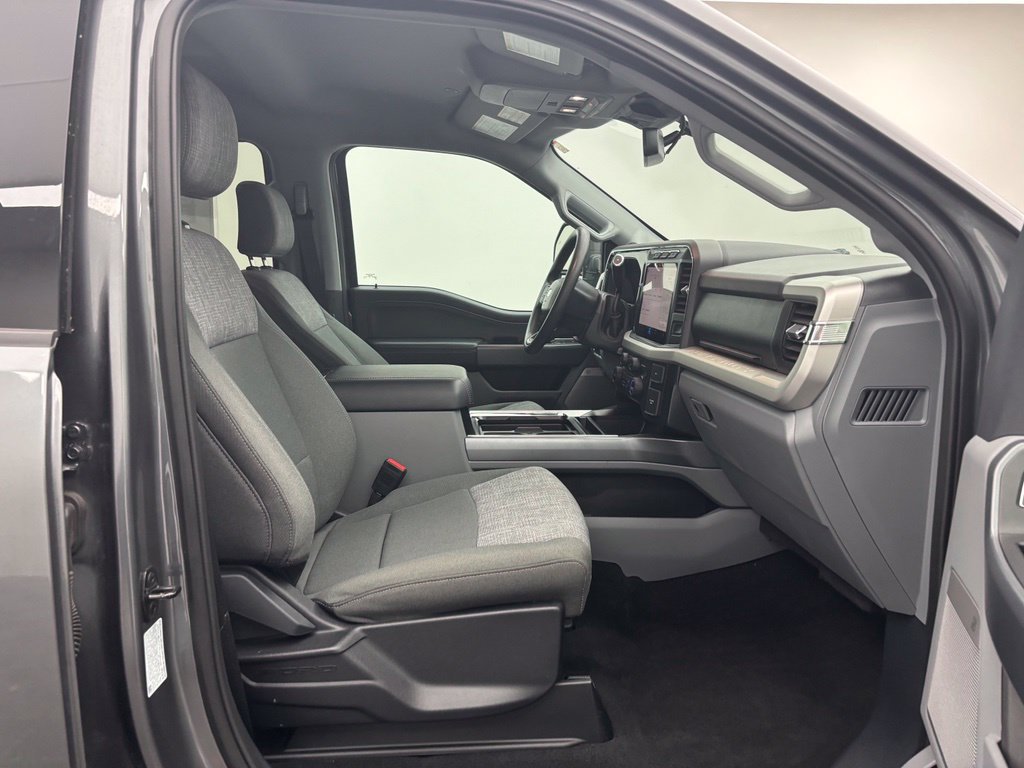 Used 2023 Ford F250 XLT w/ XLT Premium Package AWD/4WD image 32