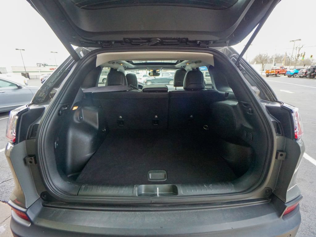 Used 2023 Jeep Cherokee Altitude Lux w/ Lux Elite Package image 10