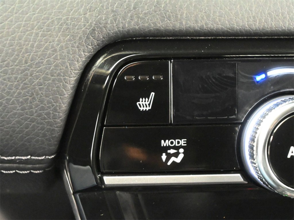 Used 2025 Honda Pilot Touring image 14