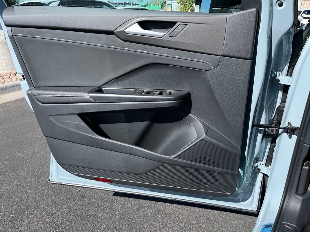 New 2025 Volkswagen Taos SE image 19