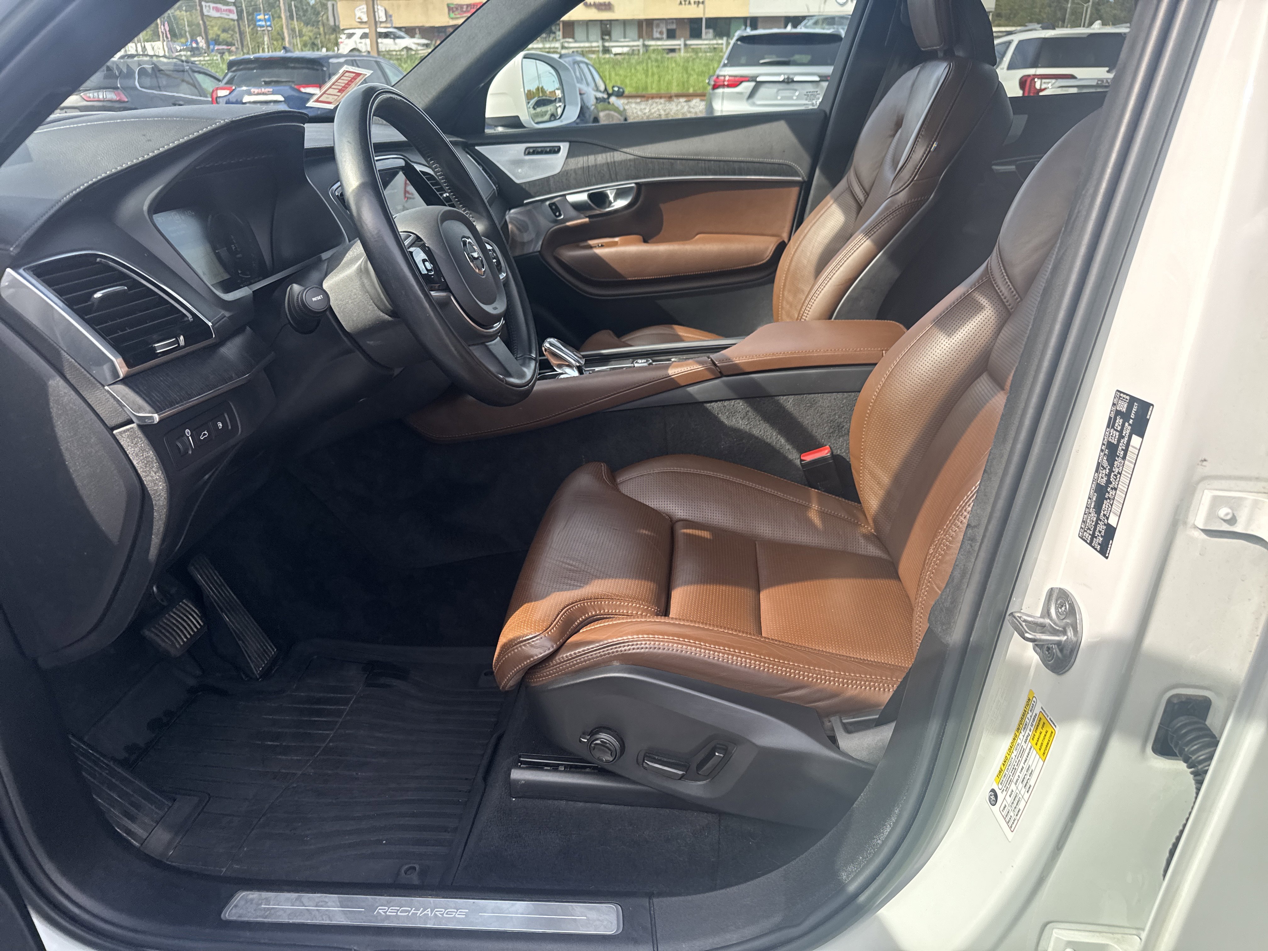 Used 2022 Volvo XC90 T8 Inscription image 12