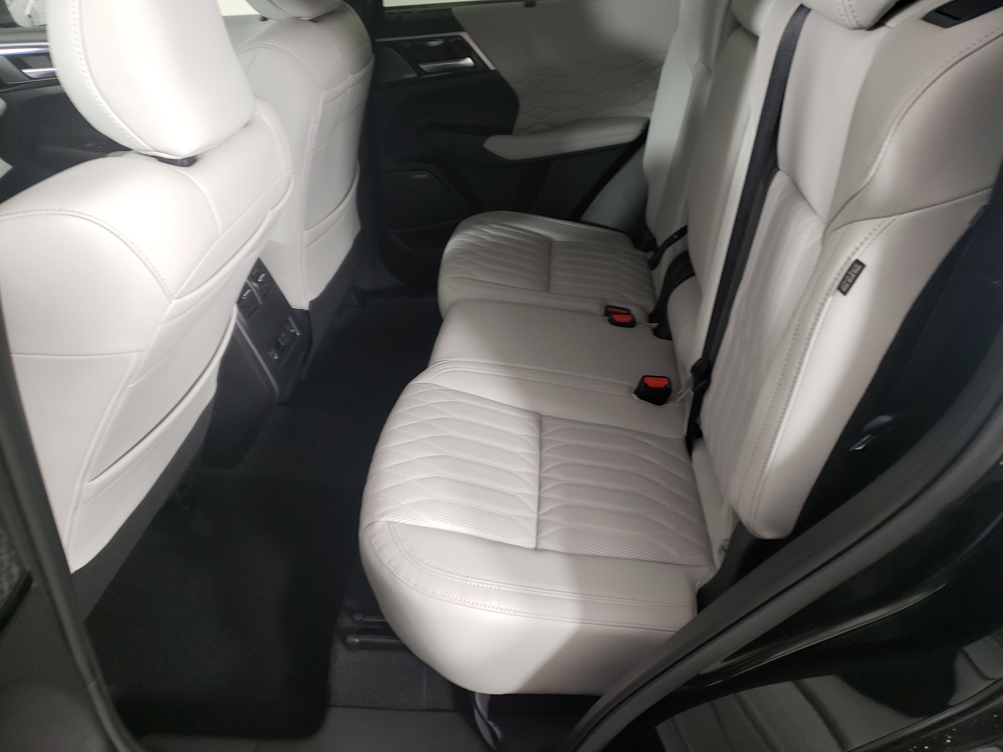 New 2025 Mitsubishi Outlander AWD image 12