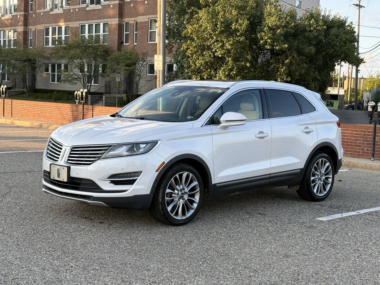 Used 2017 Lincoln MKC Reserve FWD image 1