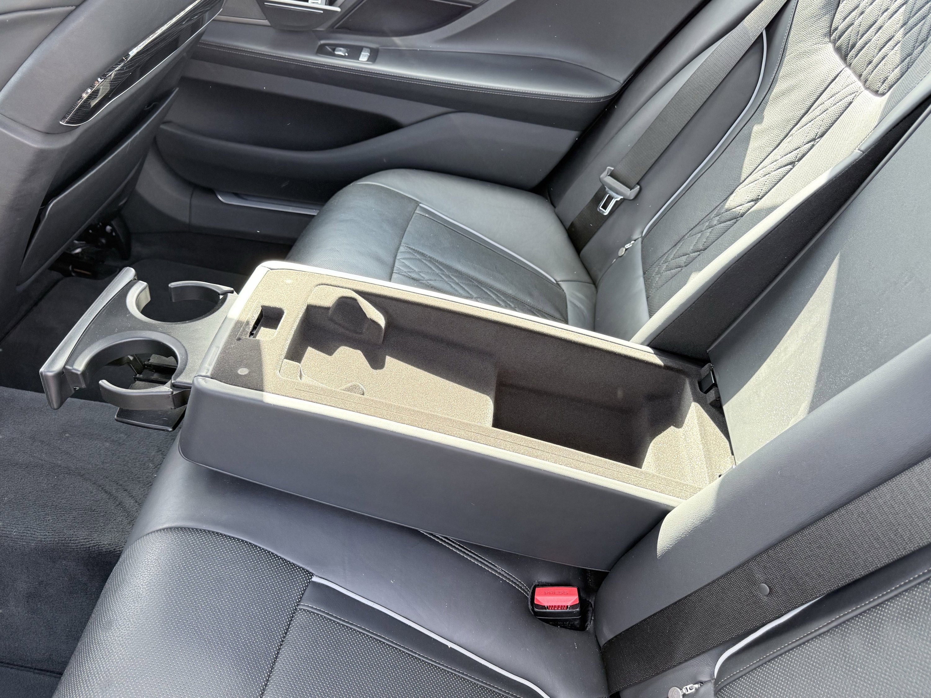 Used 2019 BMW 750i w/ M Sport Package image 21