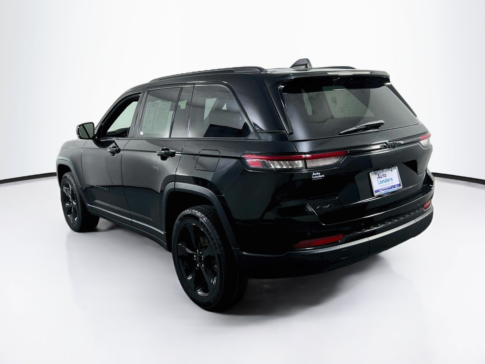 Used 2023 Jeep Grand Cherokee Altitude AWD/4WD image 7
