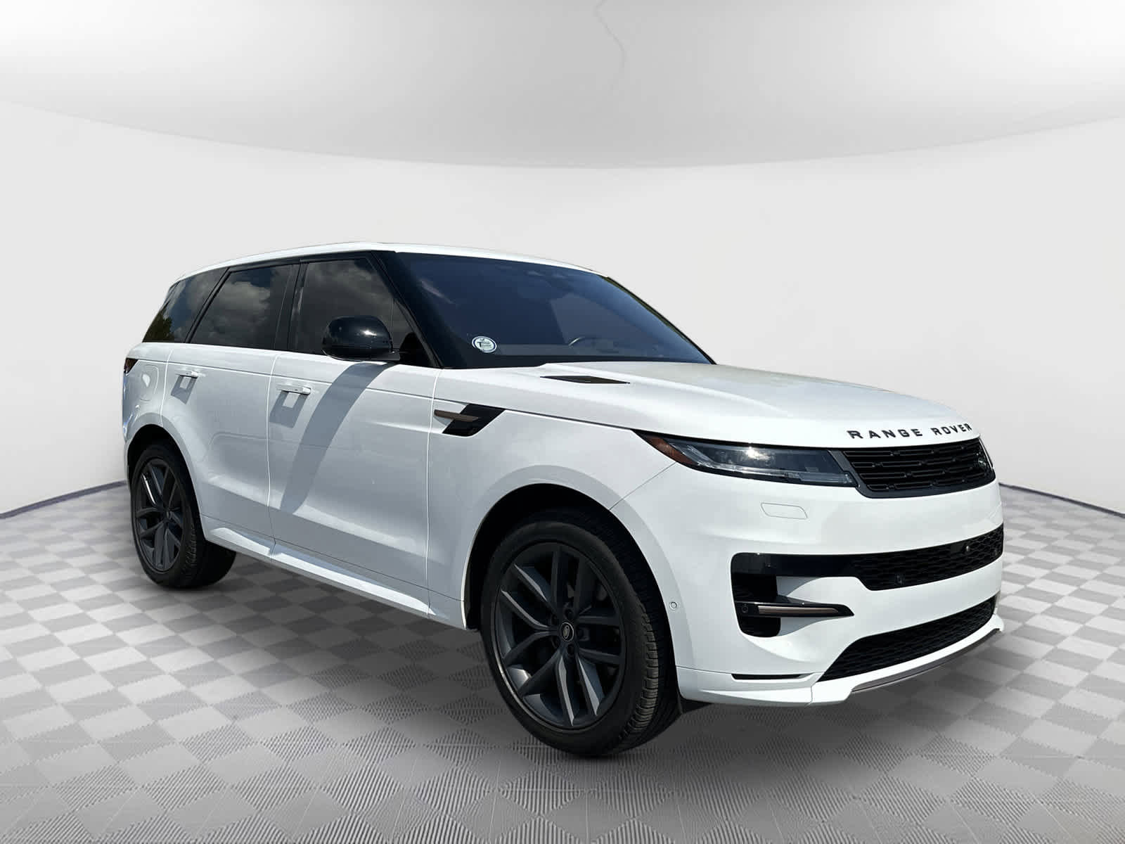 Used 2023 Land Rover Range Rover Sport SE Dynamic AWD/4WD image 2