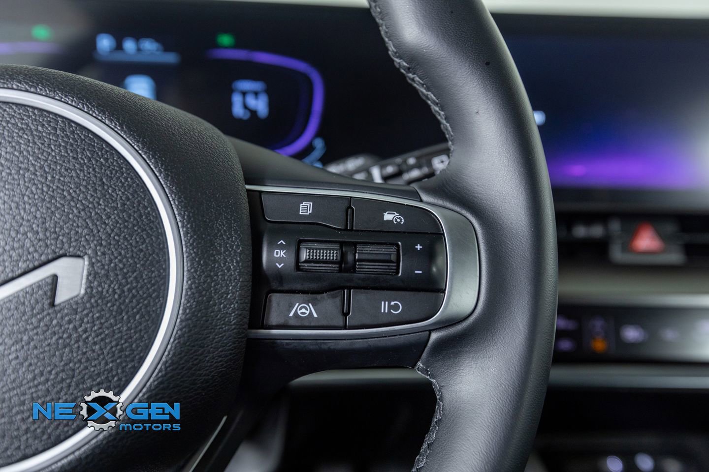 Used 2024 Kia Sportage EX image 15