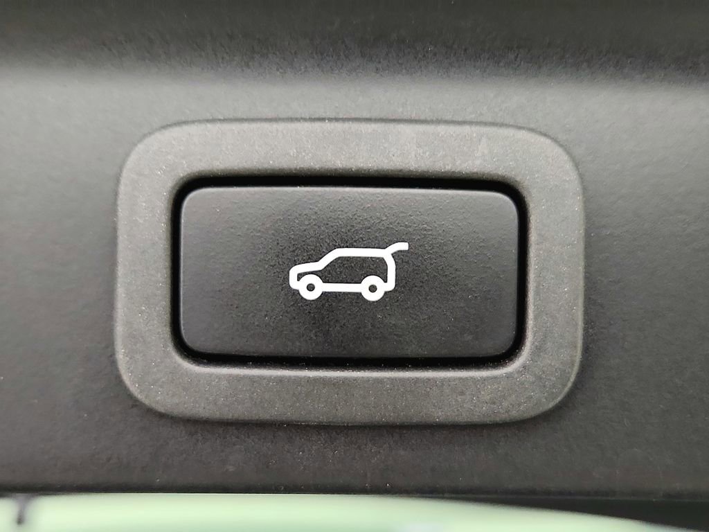 Used 2018 Jaguar F-PACE S image 35