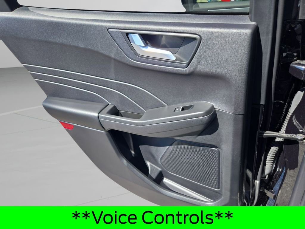 Used 2022 Ford Escape Titanium image 17