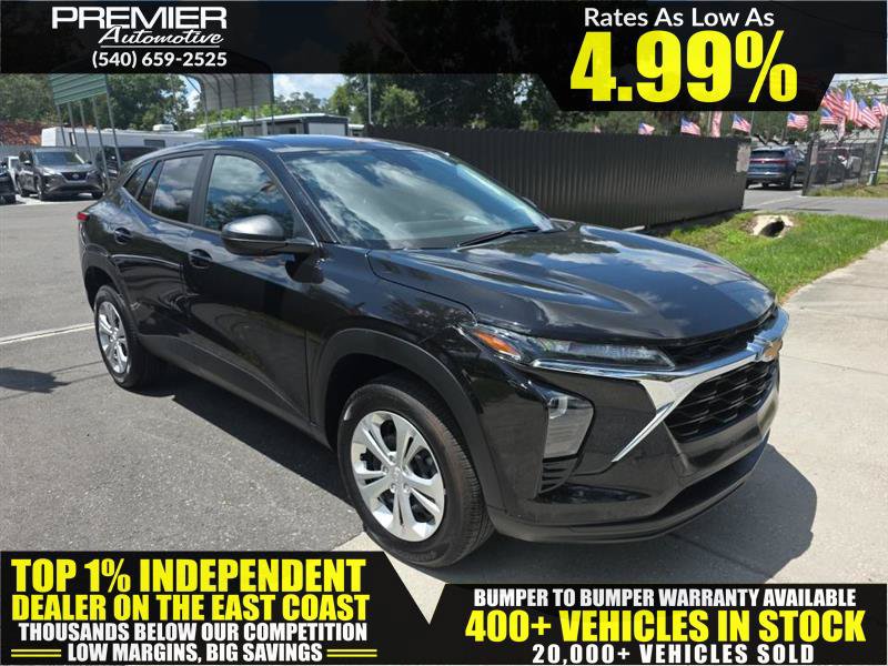 Used 2025 Chevrolet Trax LS FWD image 1