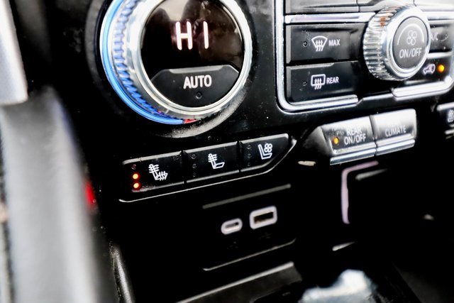 Used 2022 GMC Yukon SLT w/ SLT Premium Package image 19