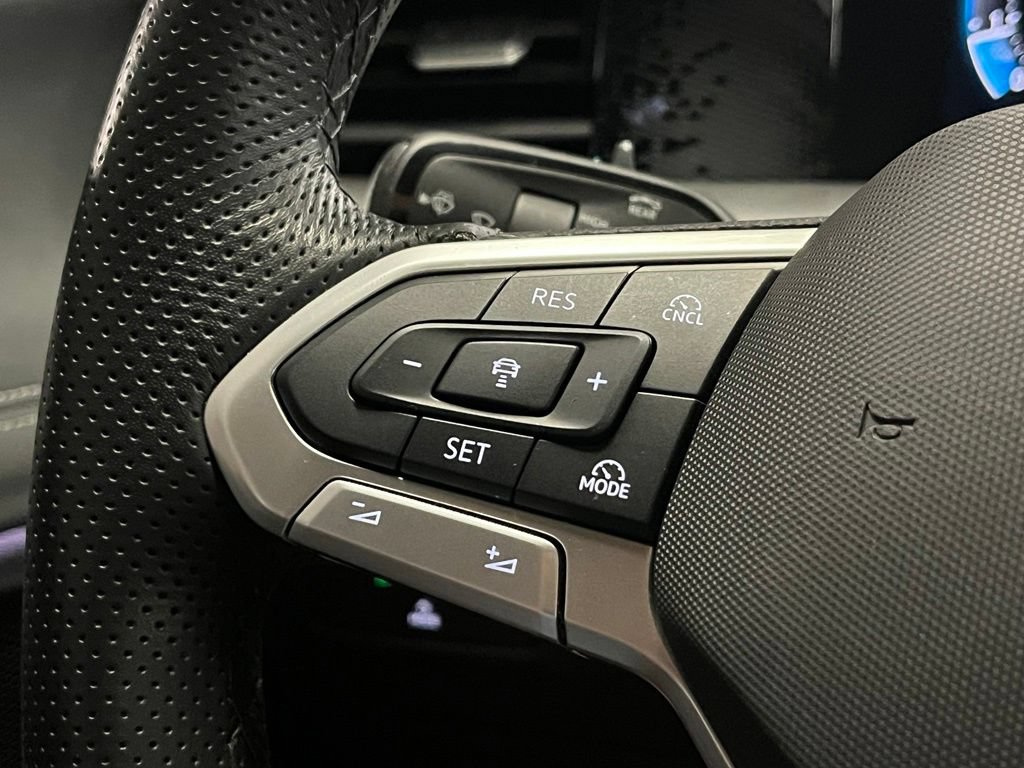 Used 2025 Volkswagen Tiguan SE R-Line AWD/4WD image 28