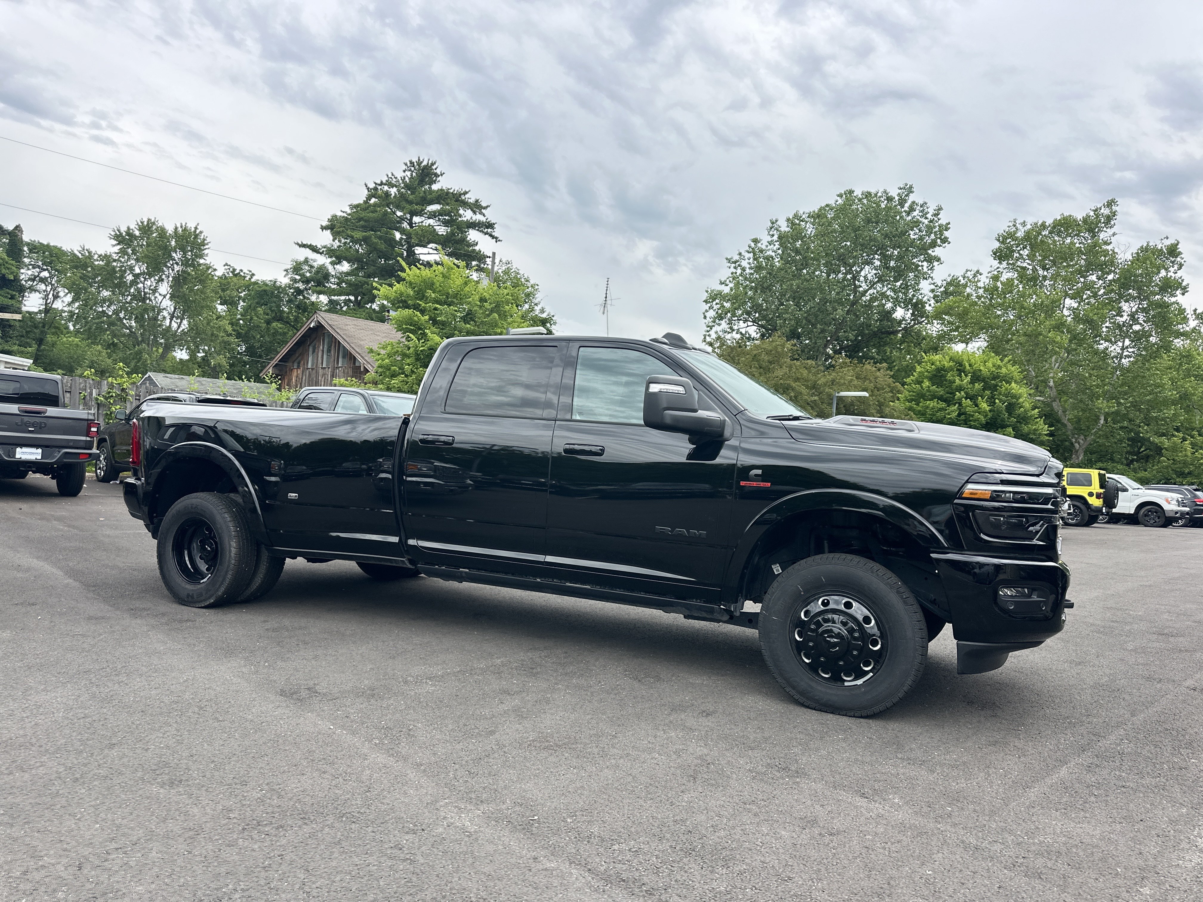 New 2026 RAM 3500 Limited AWD/4WD image 19